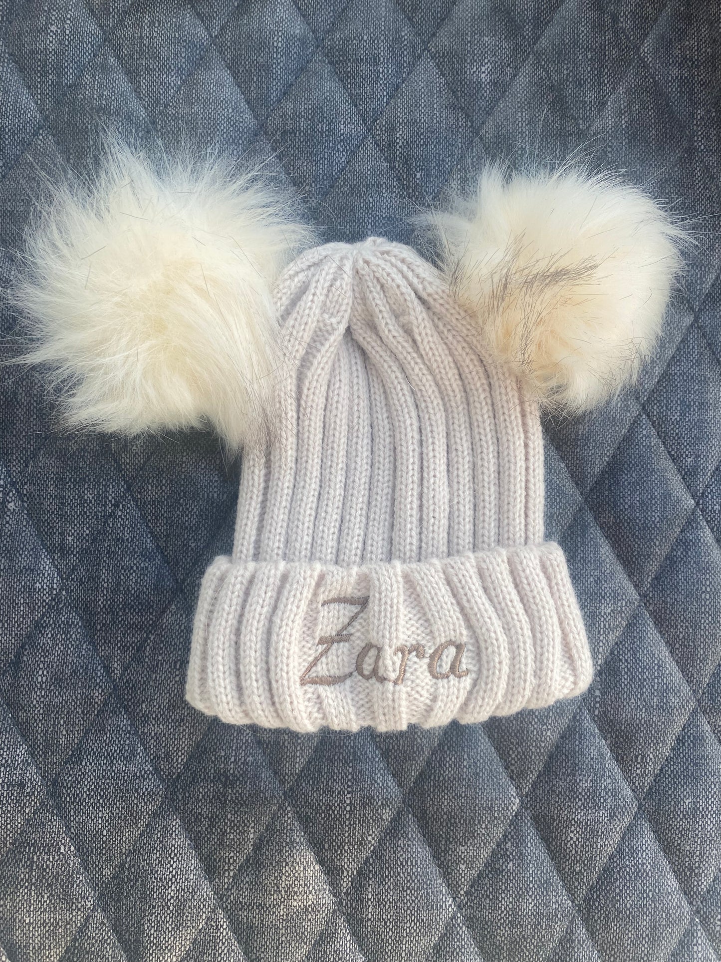 Beige double bobble hat