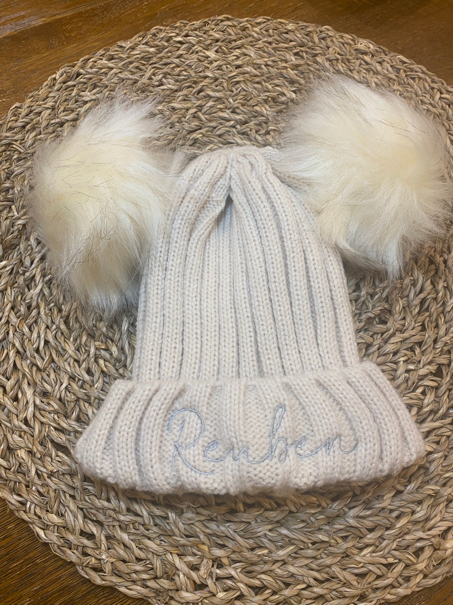 Beige double bobble hat