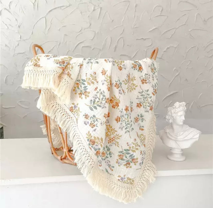 Blossom tassel muslin blanket