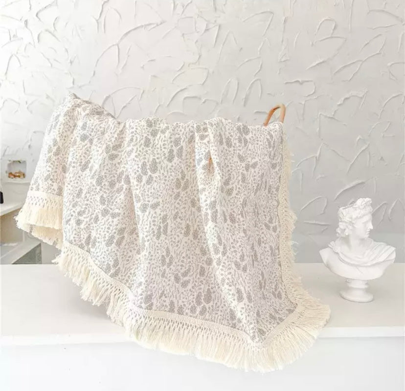 Vine tassel muslin blanket