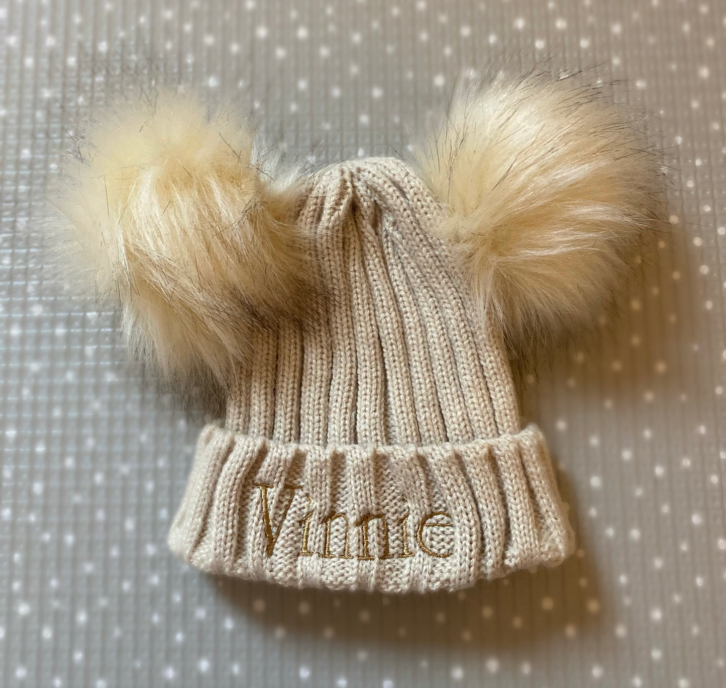 Beige double bobble hat